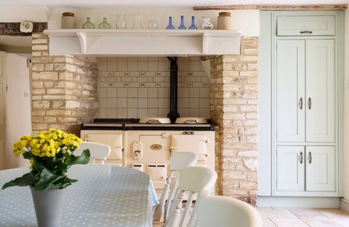Laverton Villa | Dove Farmhouse - Five Bedroom Villa, Sleeps 9