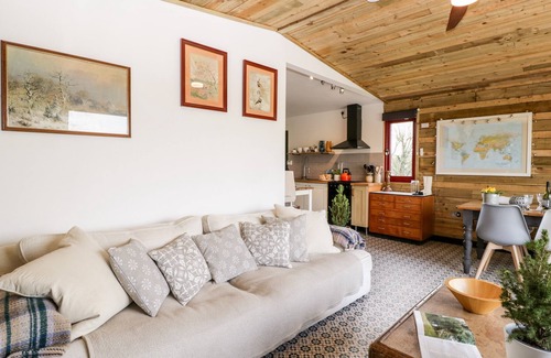 Congresbury Cottage | DOWN THE RABBIT HOLE, pet friendly, with a garden in Congresbury