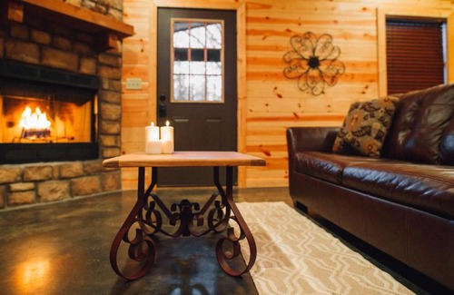 Hochatown House | Down Time Studio Cabin w Hot Tub