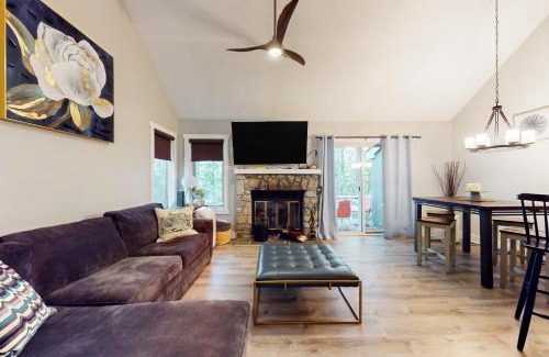White Haven Apartment | Downhill Delight