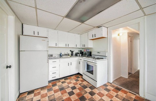 Midtown Apartment | Downtown 1BR + Office - Modern Comfort & Historic Walking Streets