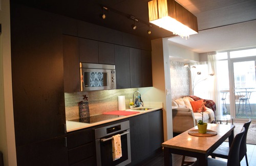 CityPlace Condo | Downtown 2Bd Condo with steps to CN Tower and Lake