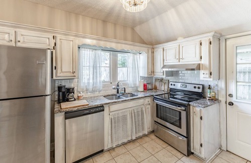 Old Town House | Downtown 4 Bed/2 Bath Cottage in Old Town Historic District