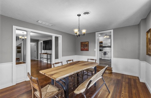 Cape Girardeau Apartment | Downtown 4BR with 2 King Beds! Walking distance to SEMO and the River Front.