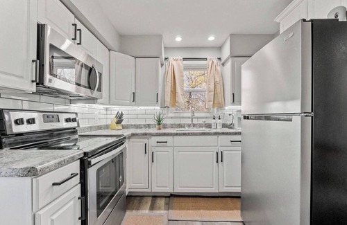 Fort Wayne Apartment | Downtown Apt w Free Parking by Electric Works!
