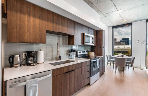 Rio Grande Apartment | Downtown beauty-PoolHotTubGym-near SaltPalace-View