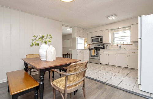Benton House | Downtown Benton Bungalow: walk to dining + shops, one minute to interstate.