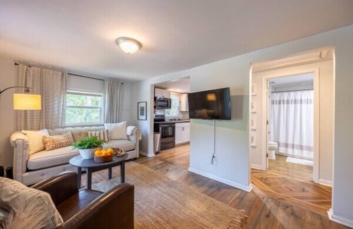 Athens House | Downtown Bungalow < Less than 1.5 Miles to UGA!