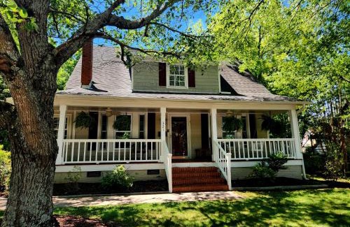 Cary House | Downtown Cary 1930s Bungalow - Great walkability
