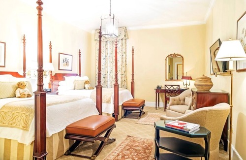 Charleston Historic District Hotel | Downtown Charleston Awaits: Your Cozy, Inviting Retreat | 2 Family Rooms