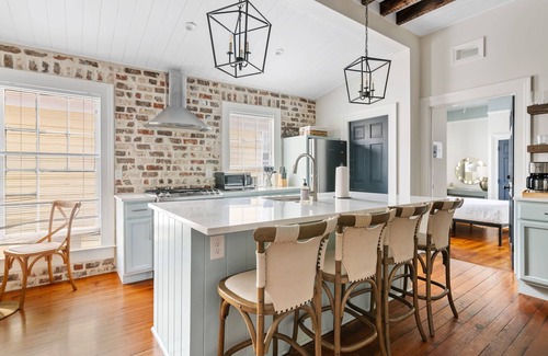 Cannonborough Elliotborough House | Downtown Charleston Gem | Walk Everywhere | Sleeps 12