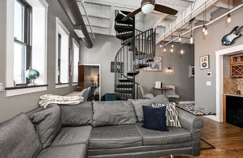 Downtown Cleveland Condo | Downtown Cleveland Loft - Lake Views w/Private Rooftop!