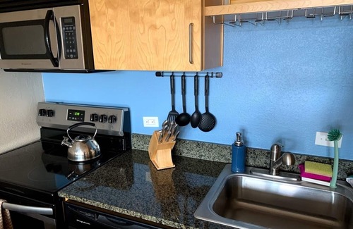 Downtown Portland Condo | Downtown condo with free parking