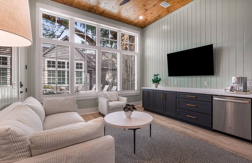 Fairhope Cottage | Downtown Cottage Hideaway Suite E