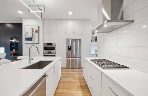 Old East Dallas House | Downtown Dallas | Rooftop Deck | Stunning Design