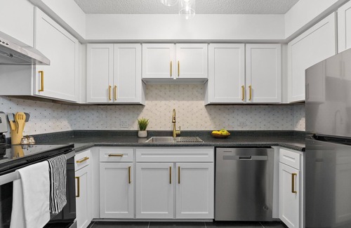 Downtown Denver Condo | DOWNTOWN DENVER CONDO: FANTASTIC VIEWS FROM PRIVATE BALCONY-POOL-GYM-GAME ROOM