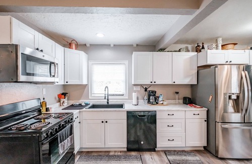 West Eugene House | Downtown EUG home Near UO campus & Autzen Stadium