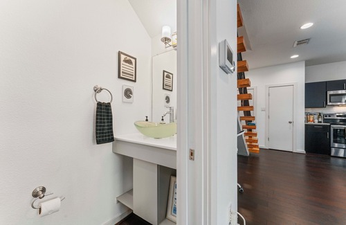Eastside Promise Neighborhood House | Downtown - Family Pet Friendly - Remote Workers