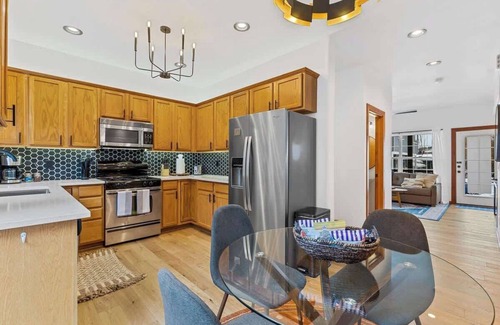 Southside House | Downtown Flag | Immaculate Design | Pet-Friendly!