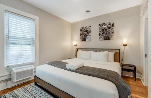 Central Colorado Springs House | Downtown Getaway - Balcony - King Beds