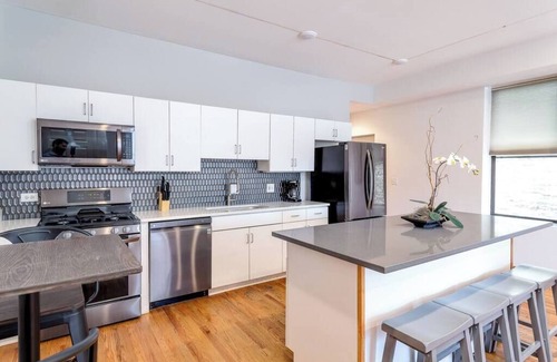 Pulaski Park Hotel | Downtown Goose Island with access to patio - 1