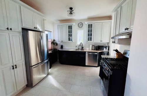 Harrison House | šDoWnToWn HoUsEš”/3min WALK to TrainSTATION & facilities/Clean-Spacious-Quiet