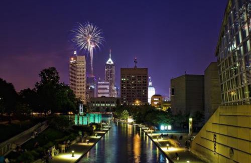 Mile Square Apartment | Downtown Indy Lucas Oil- Conv Center Skywalk#2