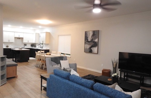 Mann House | Downtown Iowa City - Brand New Luxury Stay
