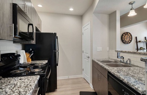 Brazos Apartment | Downtown King Apartment w/King Bed