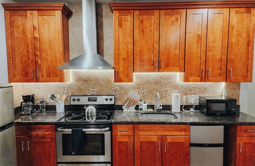 Midtown Village Apartment | Downtown/King Bed/2 En-Suite Bathrooms/65"TV