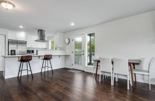 Norkirk House | Downtown Kirkland - Luxury 3rd Street Retreat