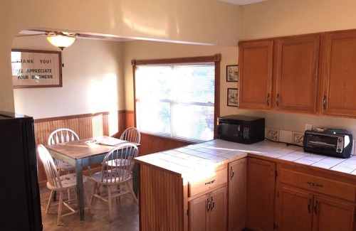 Hermann House | Downtown Location, Door to Door Private Shuttle, Great View, & Free Breakfasts