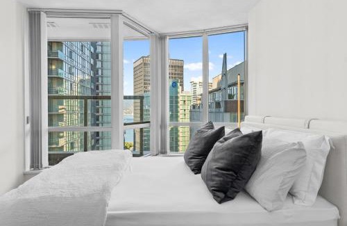 Coal Harbour Apartment | Downtown Luxury 1BR Coal Harbour