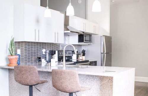 East Town Apartment | Downtown Luxury 1BR Loft