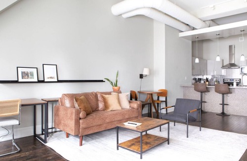 East Town Apartment | Downtown Luxury 1BR Loft