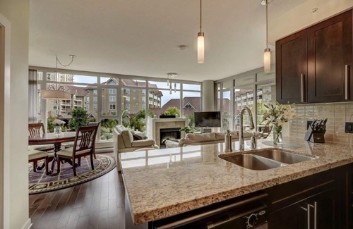 North End Condo | Downtown Luxury Accommodations steps to the Pool and Beach . Heart of Kelowna