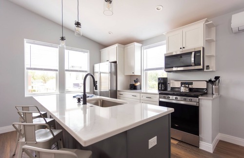 New Buffalo Condo | Downtown New Buffalo Suite 2A , Walk to Beach, King Beds