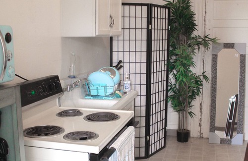 Red Bluff Apartment | Downtown Red Bluff Turn-of-the-Century Apartment w/Kitchenette