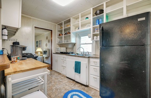 Russells Point Cottage | Downtown Russells Point Cottage Near Indian Lake!