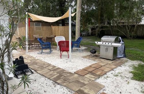 Gillespie Park House | Downtown Single Family Modern Bungalow close to beaches and dining home