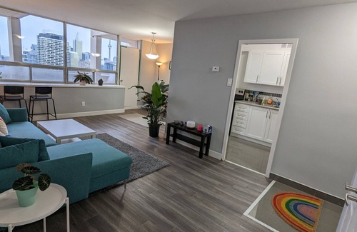 Church and Wellesley Apartment | Downtown Skyline View Apartment