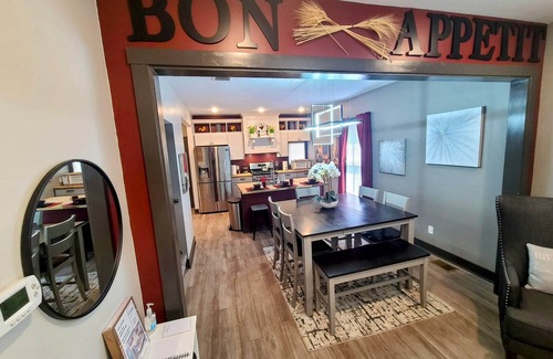 Vine House | Downtown, Themed Rooms w/Luxury Design
