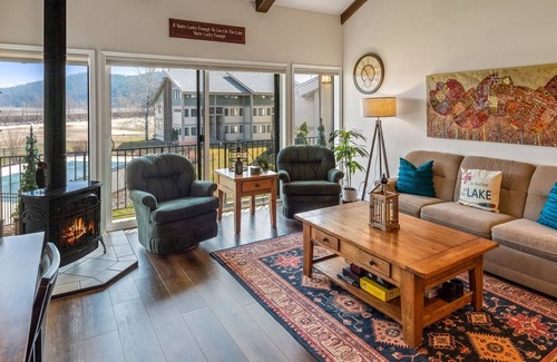 Sandpoint House | Downtown Waterfront Condo with Pool and Marina