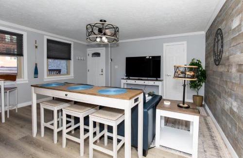 Lansford Apartment | Downtown Waterfront Escape