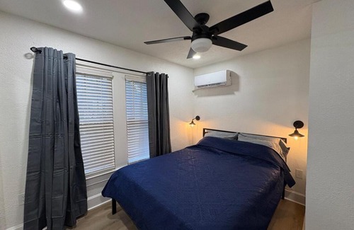 Historic Uptown Apartment | Downtown Zen 2-Bedrooms Private Bungalow