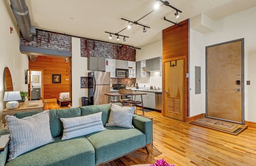Old City Apartment | Downtown Zen Den, Comfort and convenience in downtown Knoxville