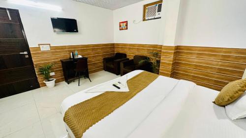 Sector 27 Hotel | DR White House - Noida Sector 18