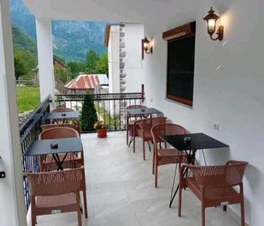 Dragobi Hotel | Dragobia House & Table