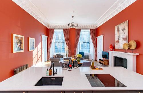 New Town Apartment | Dragon Suites Luxury Apartments at 9 Albyn Place