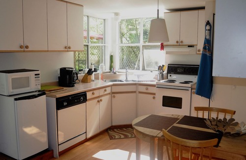 Sturdies Bay House | Dragonfly Cottage - 10 minute walk from ferry!
